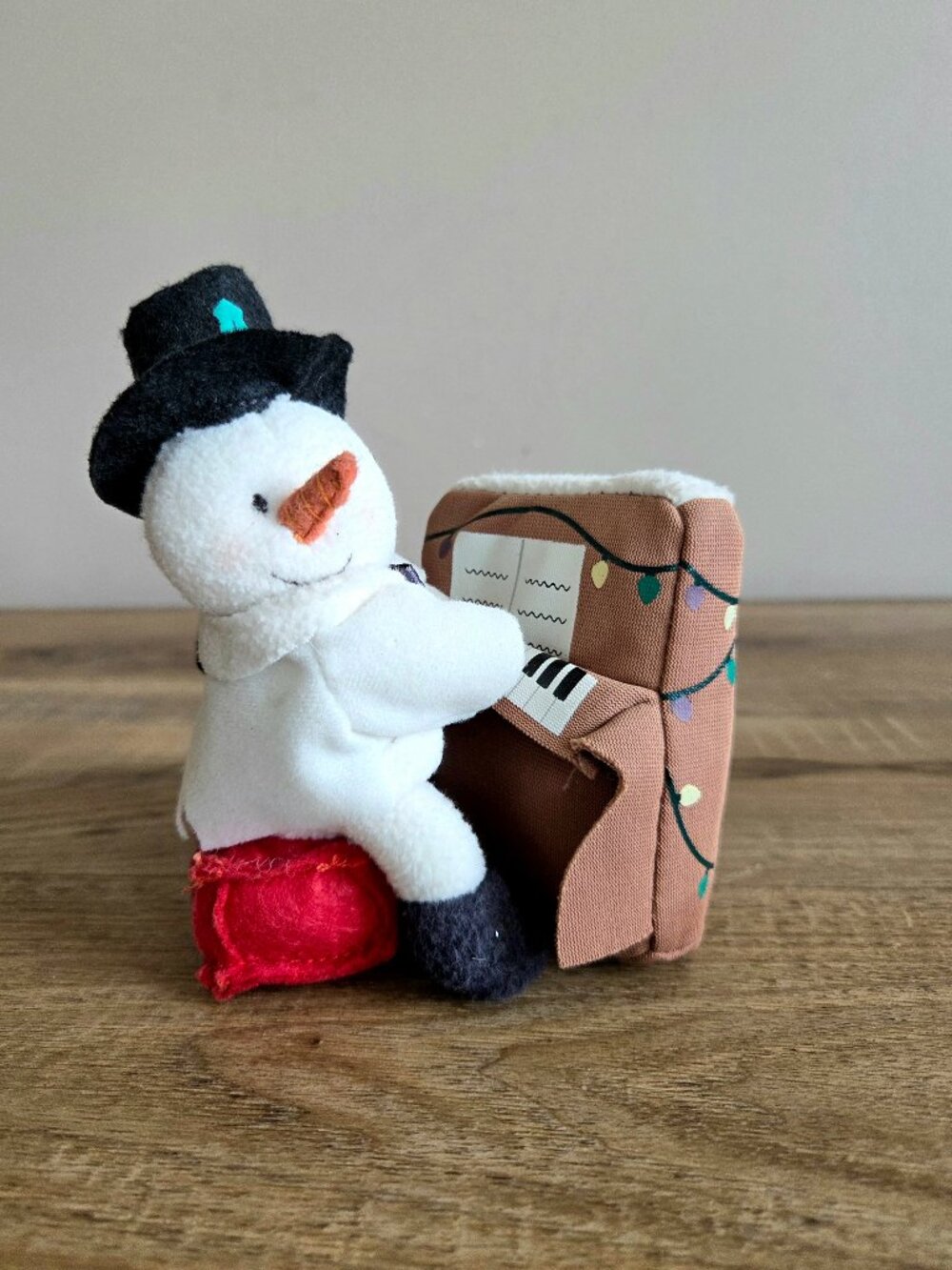 Hallmark 2015 Piano Snowman Plush Ornament Christmas Decoration Music Theme
